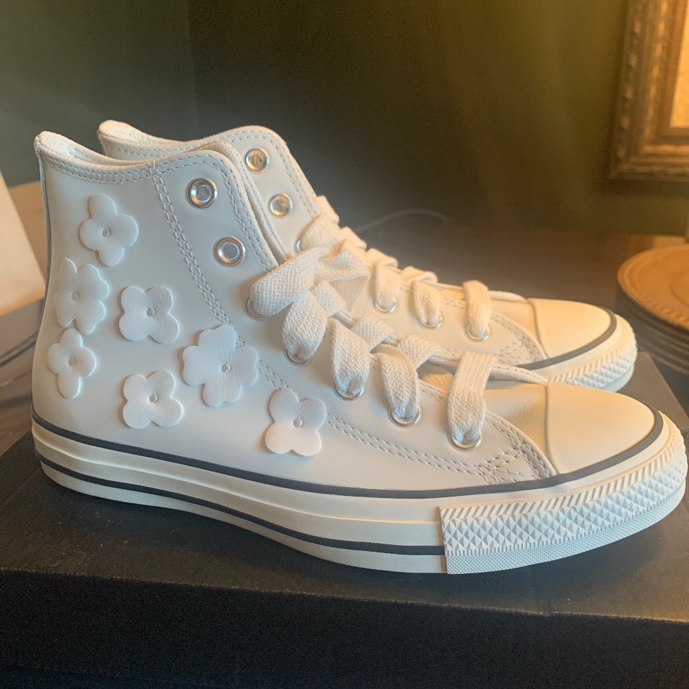 Chuck Taylor All Star Women’s Leather Converse Flowers Limited Edition White
